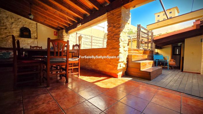 Image No.28-9 Bed Townhouse for sale