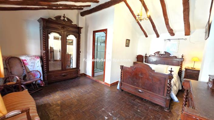 Image No.32-9 Bed Townhouse for sale