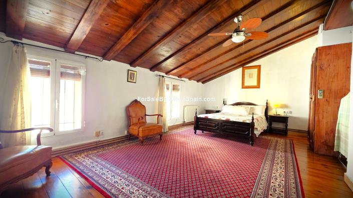 Image No.39-9 Bed Townhouse for sale