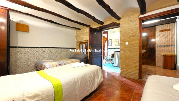 Image No.24-9 Bed Townhouse for sale