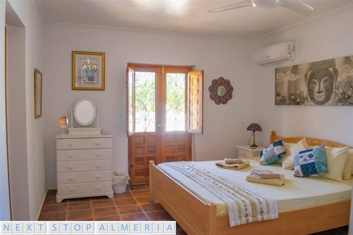 Image No.22-7 Bed Property for sale