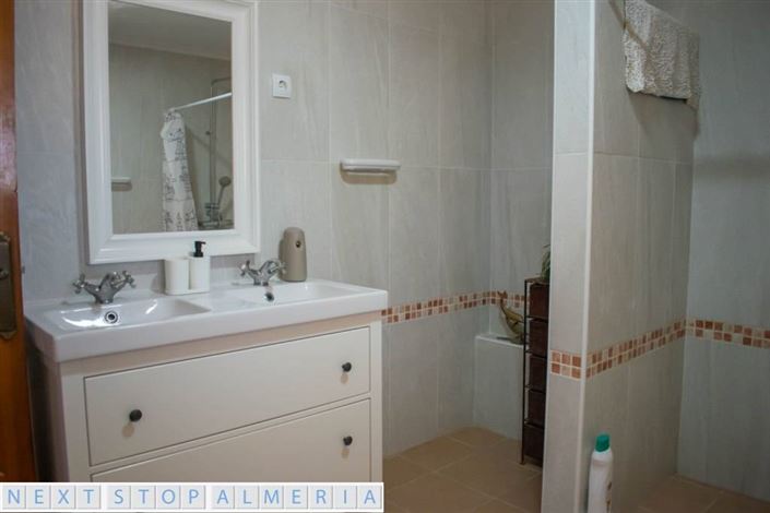 Image No.30-7 Bed Property for sale