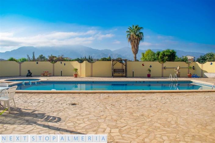 Image No.40-7 Bed Property for sale