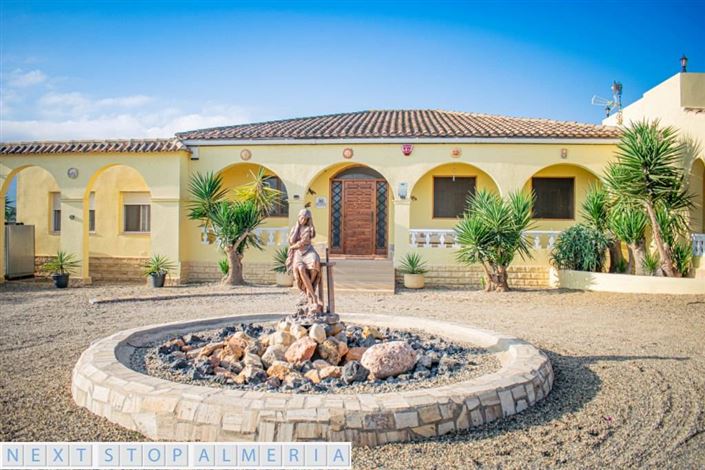 Image No.5-7 Bed Property for sale