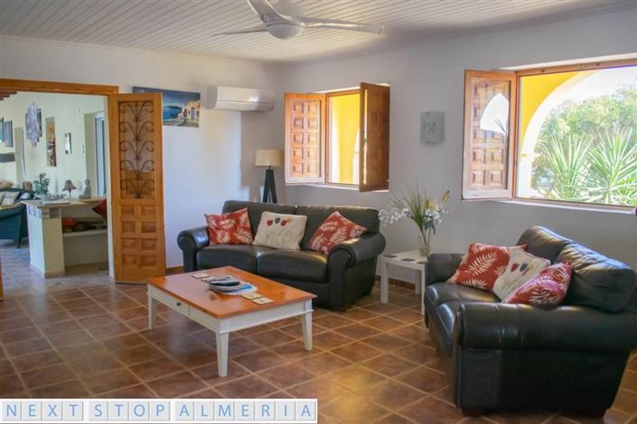 Image No.8-7 Bed Property for sale