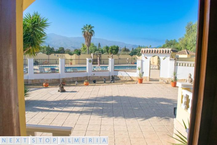 Image No.17-7 Bed Property for sale