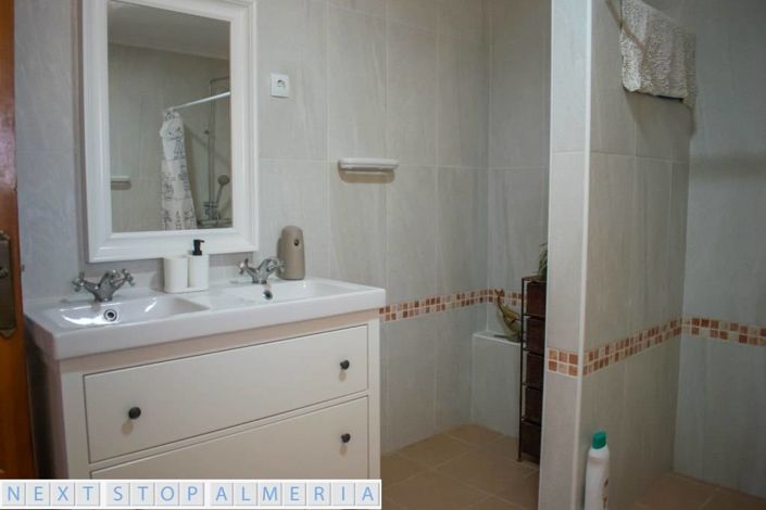 Image No.30-7 Bed Property for sale