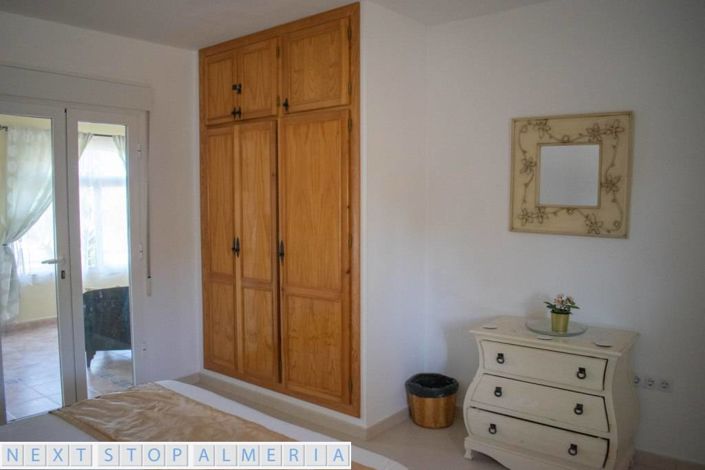 Image No.60-7 Bed Property for sale