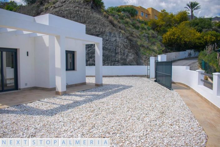 Image No.11-2 Bed Property for sale