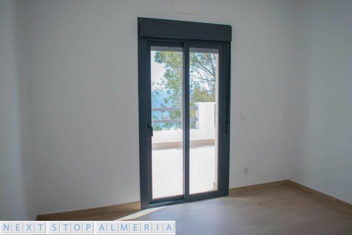 Image No.28-2 Bed Property for sale