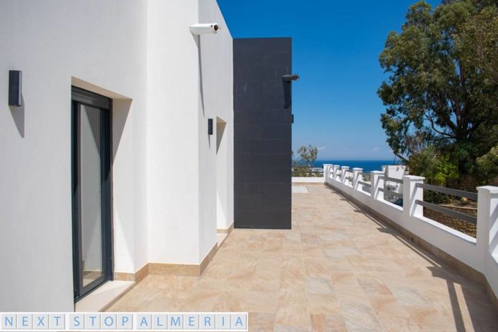 Image No.8-2 Bed Property for sale