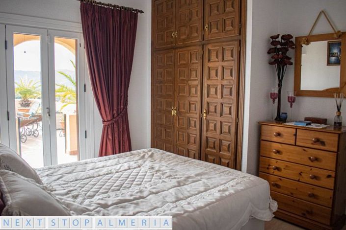 Image No.50-4 Bed Property for sale