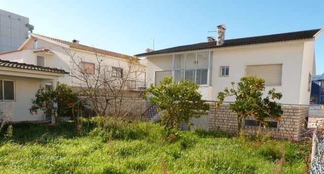 Image No.8-3 Bed Land for sale