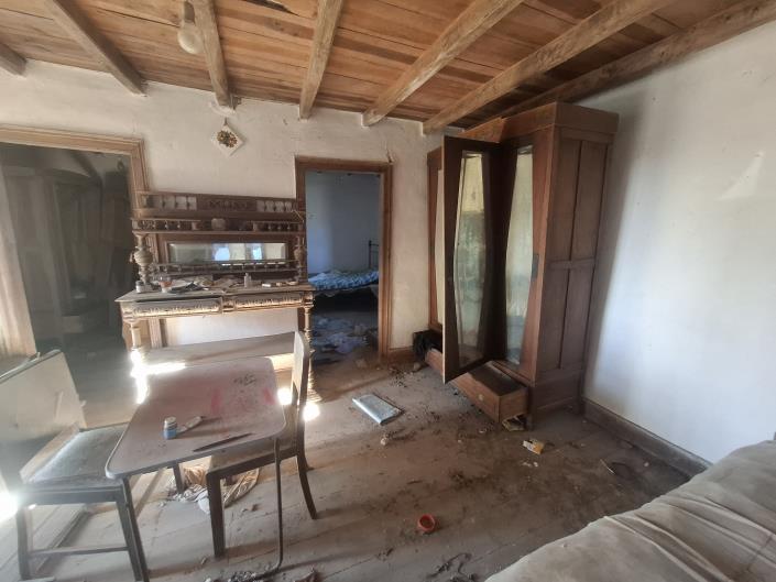 Image No.10-3 Bed Property for sale