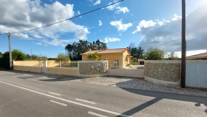 Image No.6-3 Bed Country Property for sale