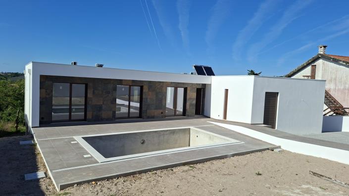 Image No.1-4 Bed House/Villa for sale