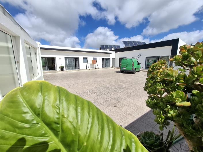 Image No.2-4 Bed House/Villa for sale