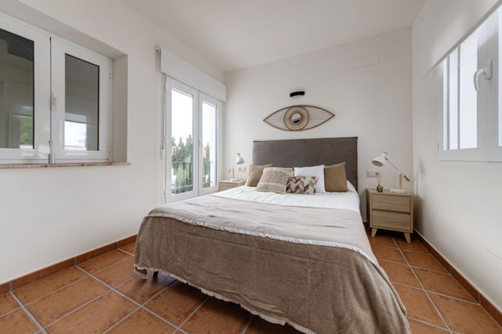 Image No.18-2 Bed Property for sale