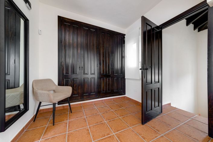 Image No.20-2 Bed Property for sale