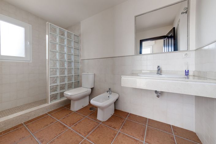 Image No.21-2 Bed Property for sale