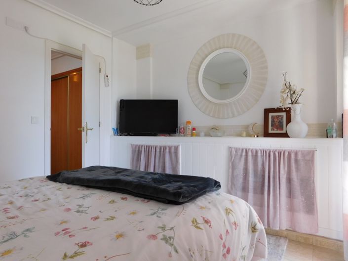 Image No.19-2 Bed Townhouse for sale