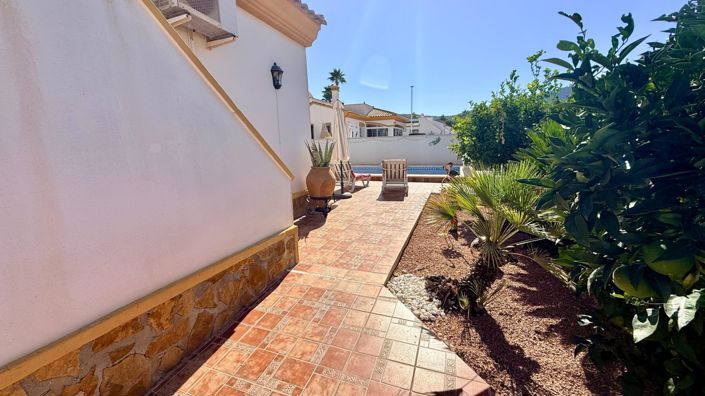 Image No.19-3 Bed Country House for sale