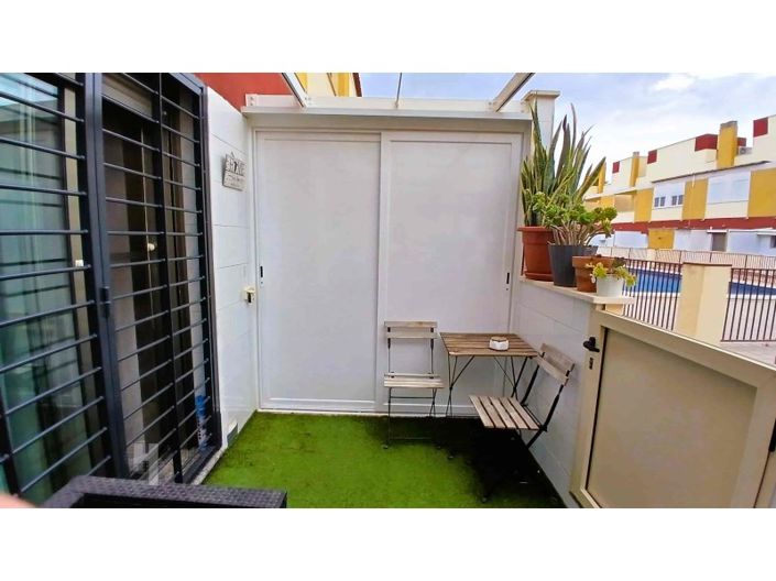 Image No.12-2 Bed Townhouse for sale