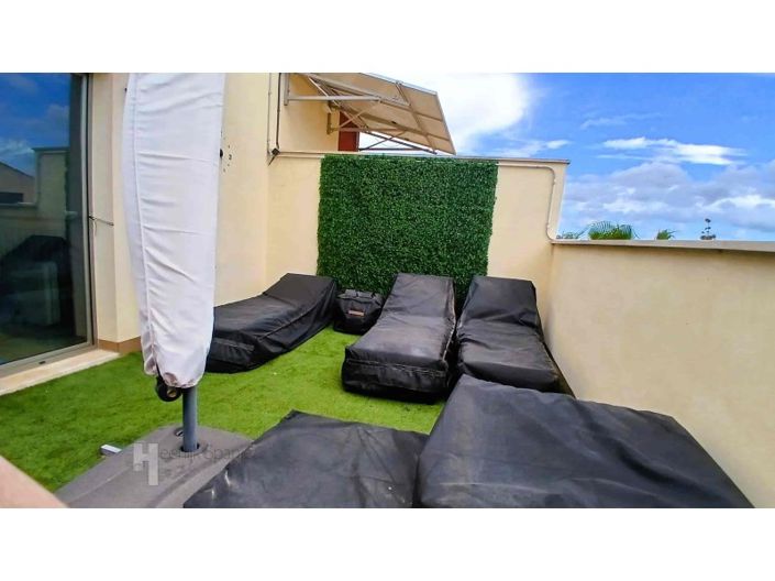 Image No.25-2 Bed Townhouse for sale