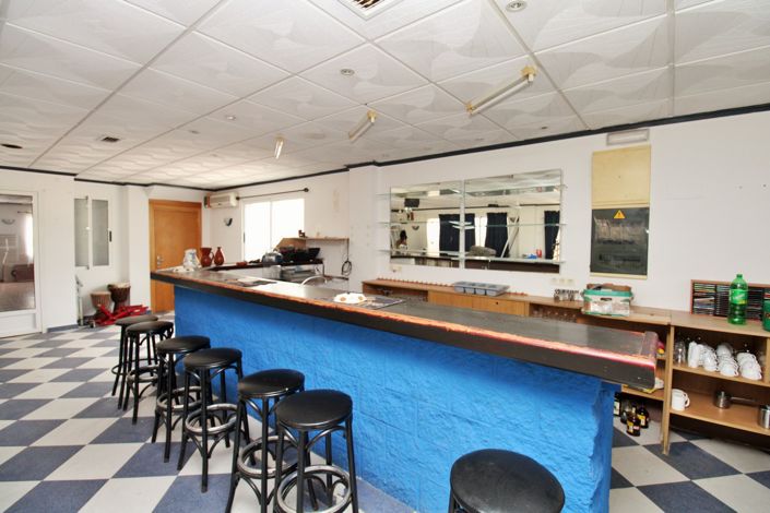 Image No.10-3 Bed Commercial for sale