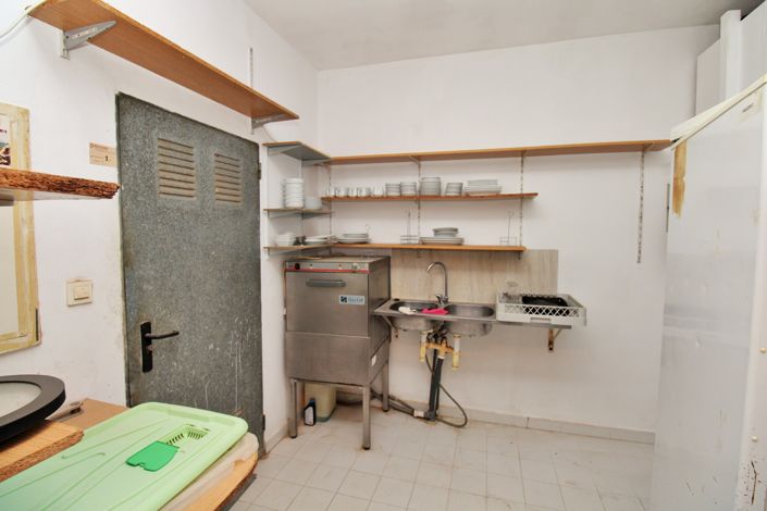 Image No.14-3 Bed Commercial for sale