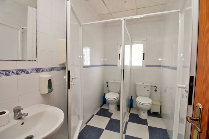 Image No.15-3 Bed Commercial for sale