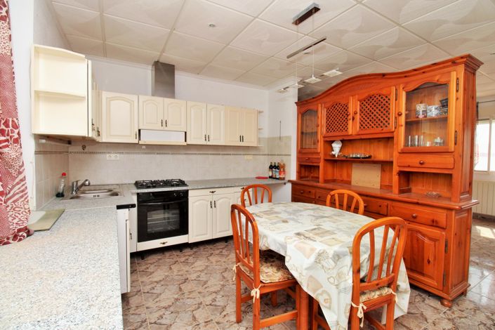 Image No.22-3 Bed Commercial for sale