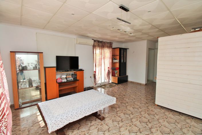 Image No.23-3 Bed Commercial for sale