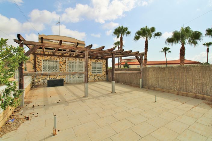 Image No.3-3 Bed Commercial for sale