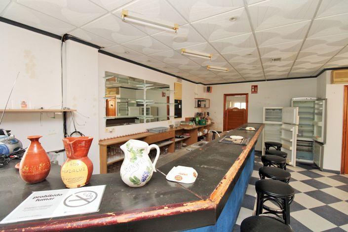 Image No.8-3 Bed Commercial for sale