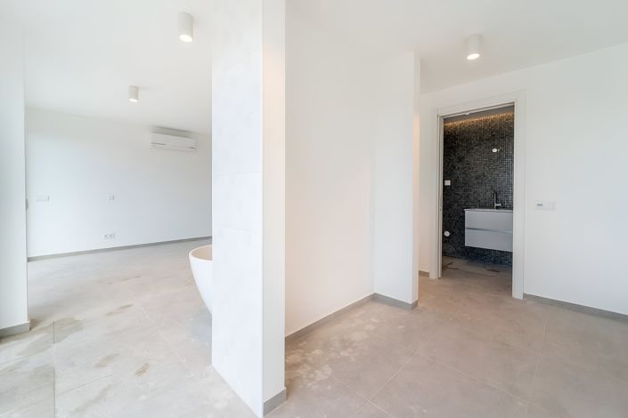 Image No.11-4 Bed Apartment for sale