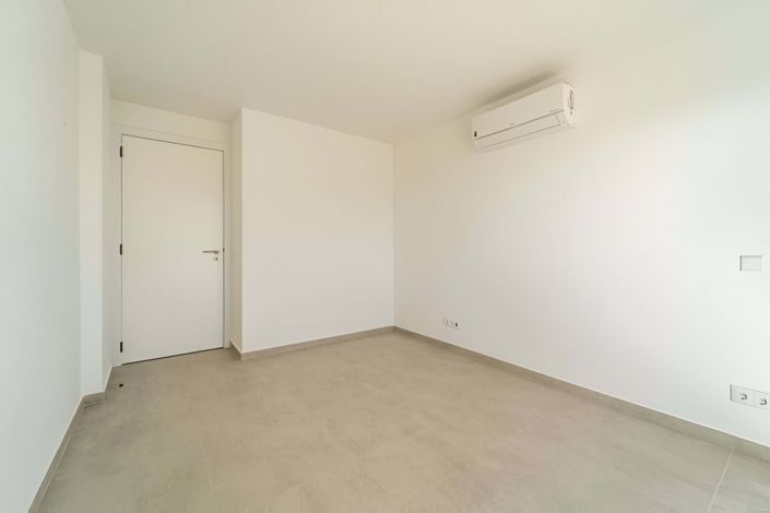 Image No.17-4 Bed Apartment for sale