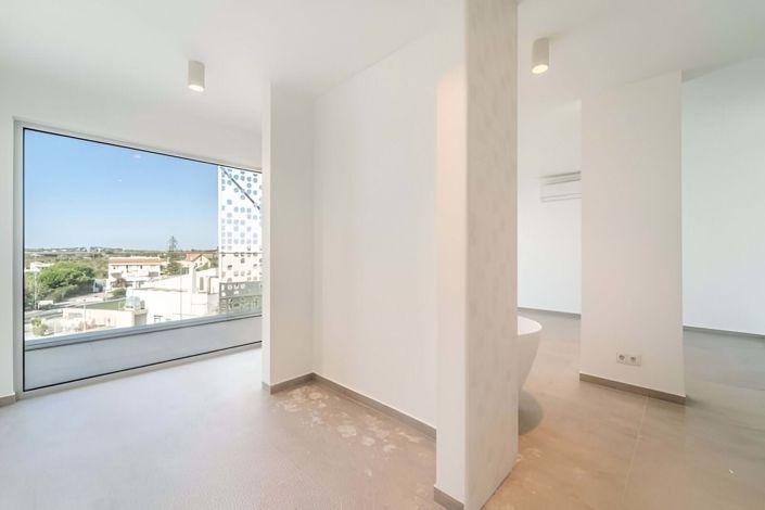 Image No.21-4 Bed Apartment for sale