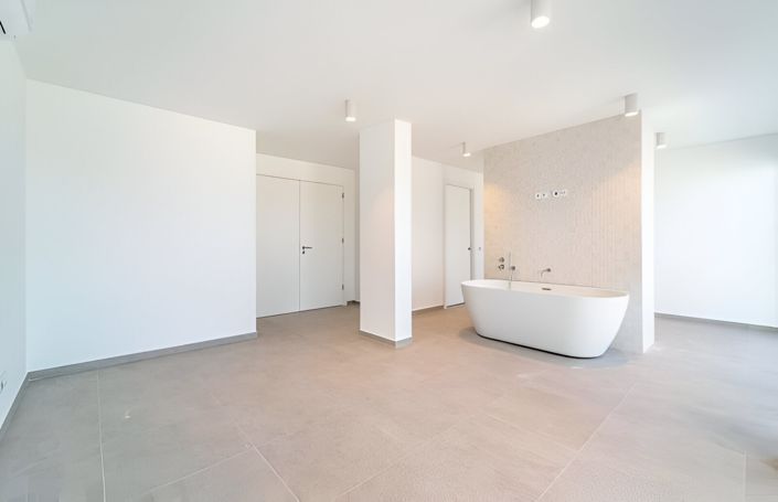 Image No.23-4 Bed Apartment for sale