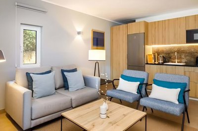 1706-460520-78d1f4f8b6655591b02d22fabb36a692d