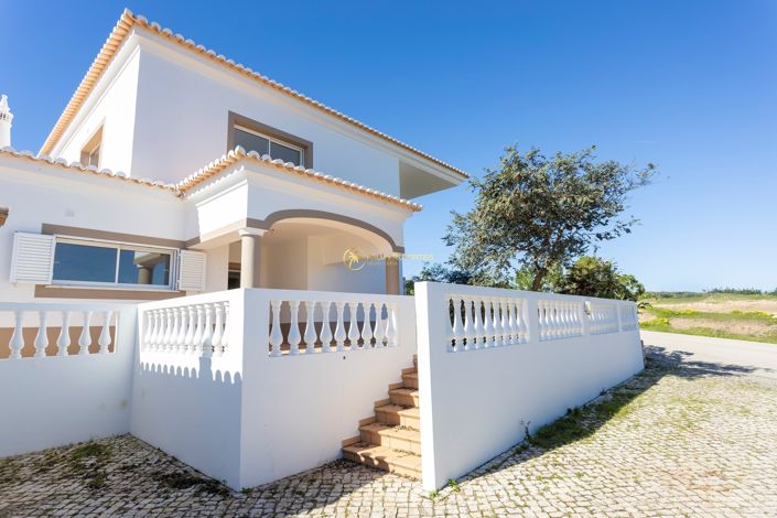 Image No.3-4 Bed Villa for sale