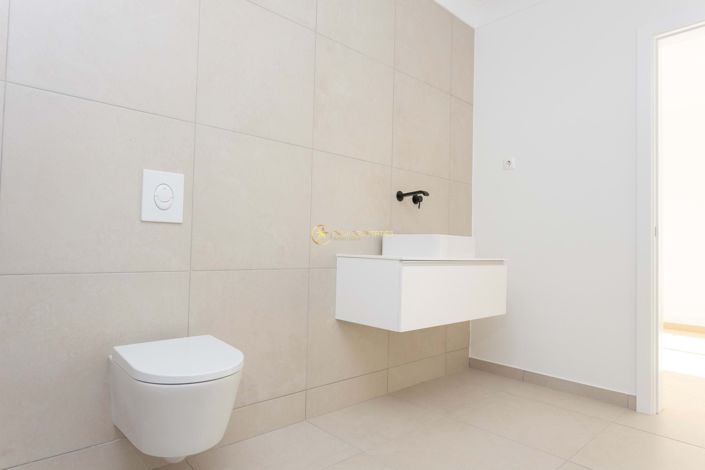 Image No.30-4 Bed Villa for sale