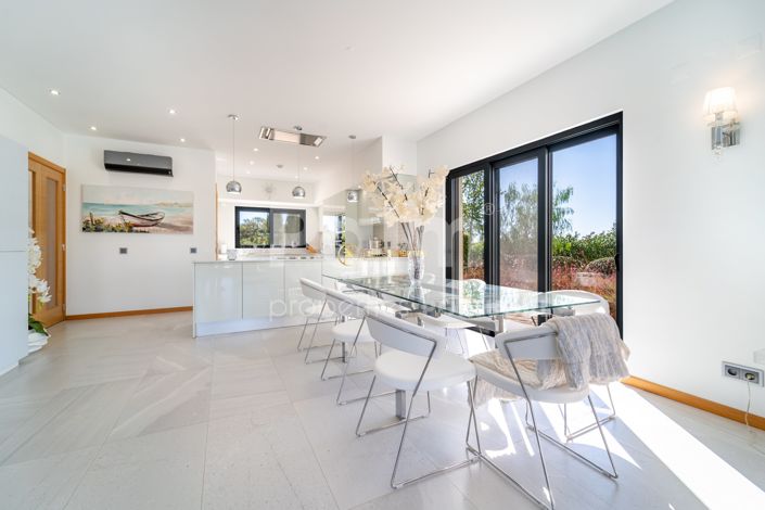 Image No.8-4 Bed Villa for sale