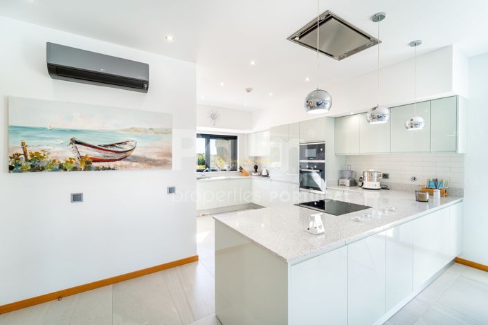 Image No.9-4 Bed Villa for sale