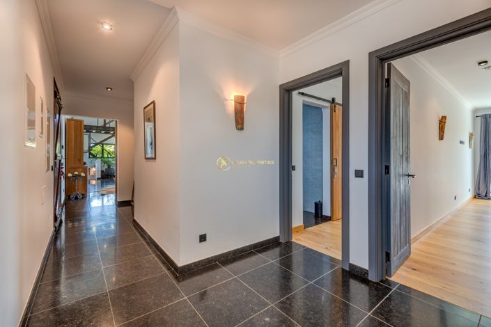 Image No.10-3 Bed Villa for sale