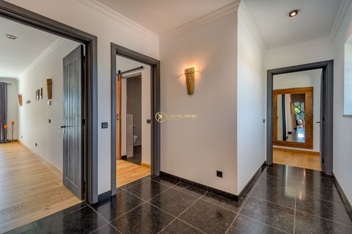 Image No.11-3 Bed Villa for sale