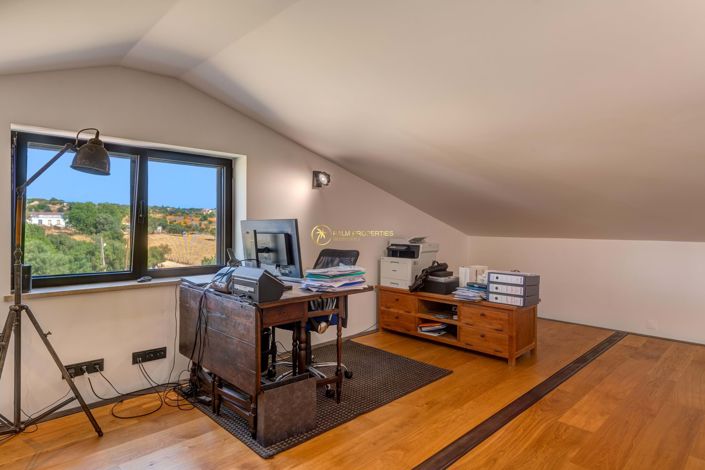 Image No.58-3 Bed Villa for sale