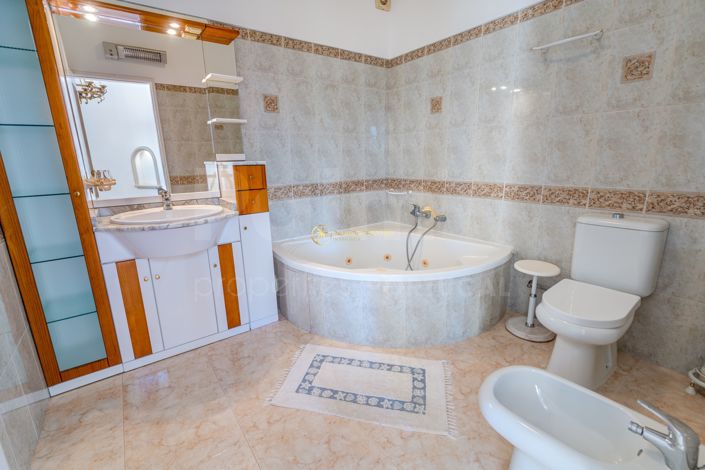 Image No.35-5 Bed Villa for sale