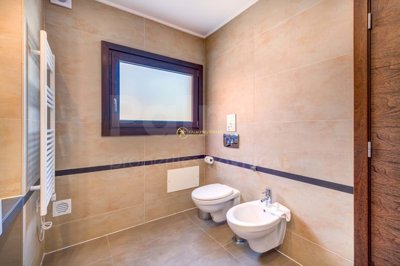 1706-642944-4017d2f44a169e2070a298ad08d2a2828