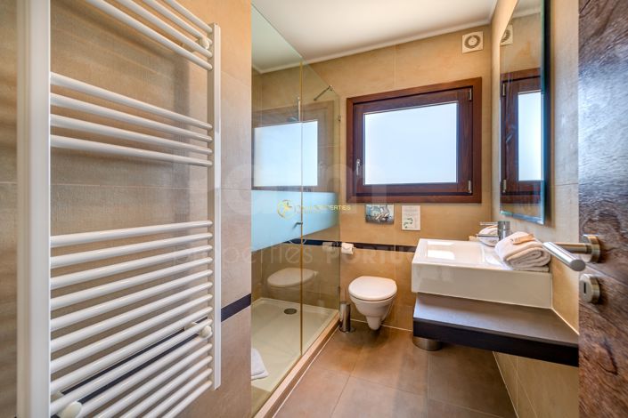 Image No.20-3 Bed Townhouse for sale